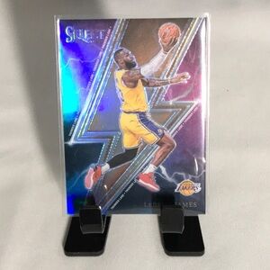 Lebron James Thunder Lane Insert Holo Panini Select Basketball 2022-23